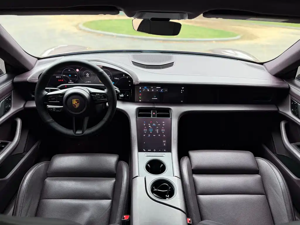 Porsche Taycan — миниатюра 5