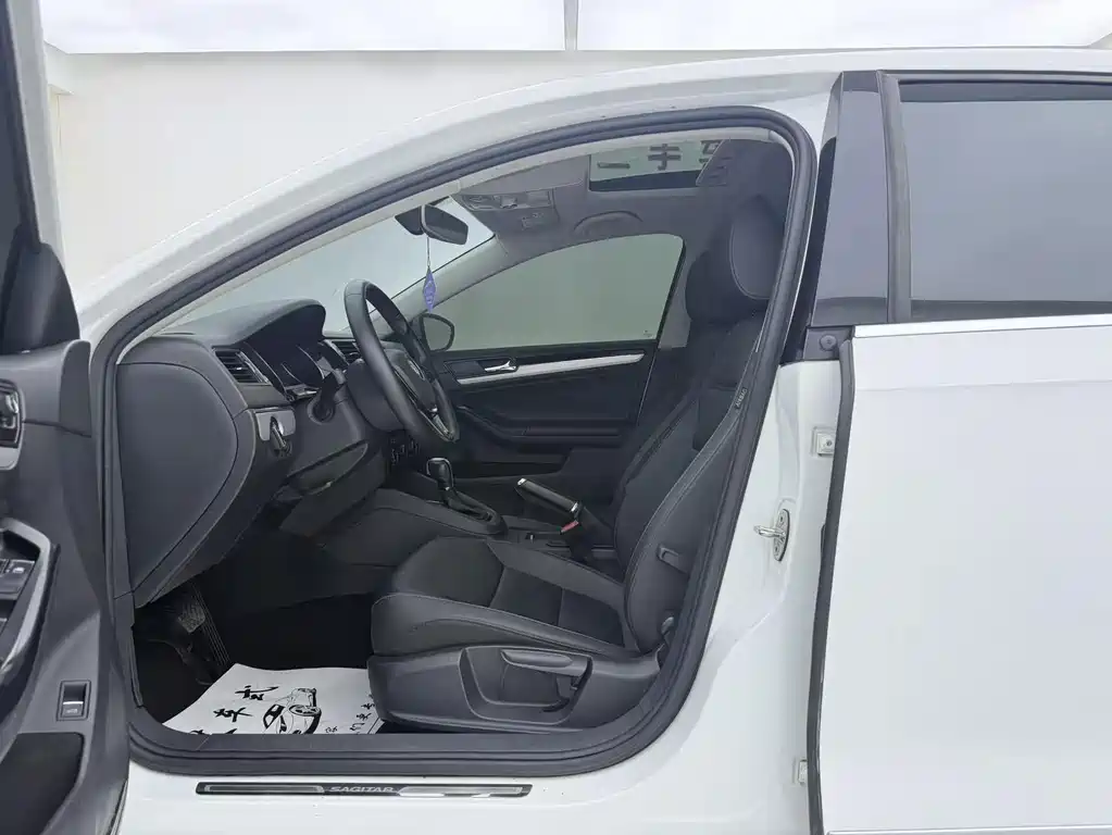 Volkswagen Sagitar — миниатюра 6