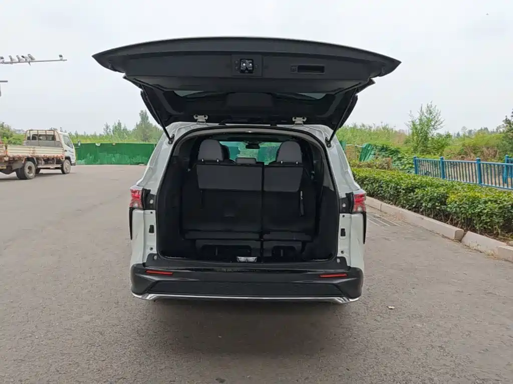 Toyota Granvia — миниатюра 19