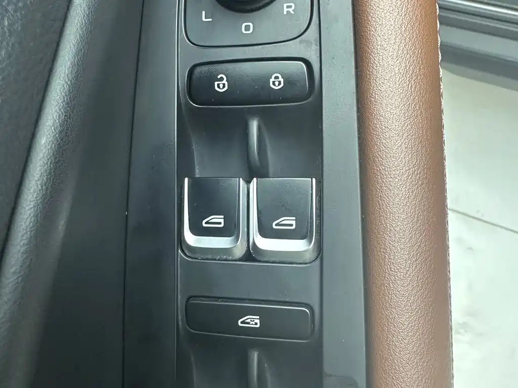 Geely Vision X6 — миниатюра 11
