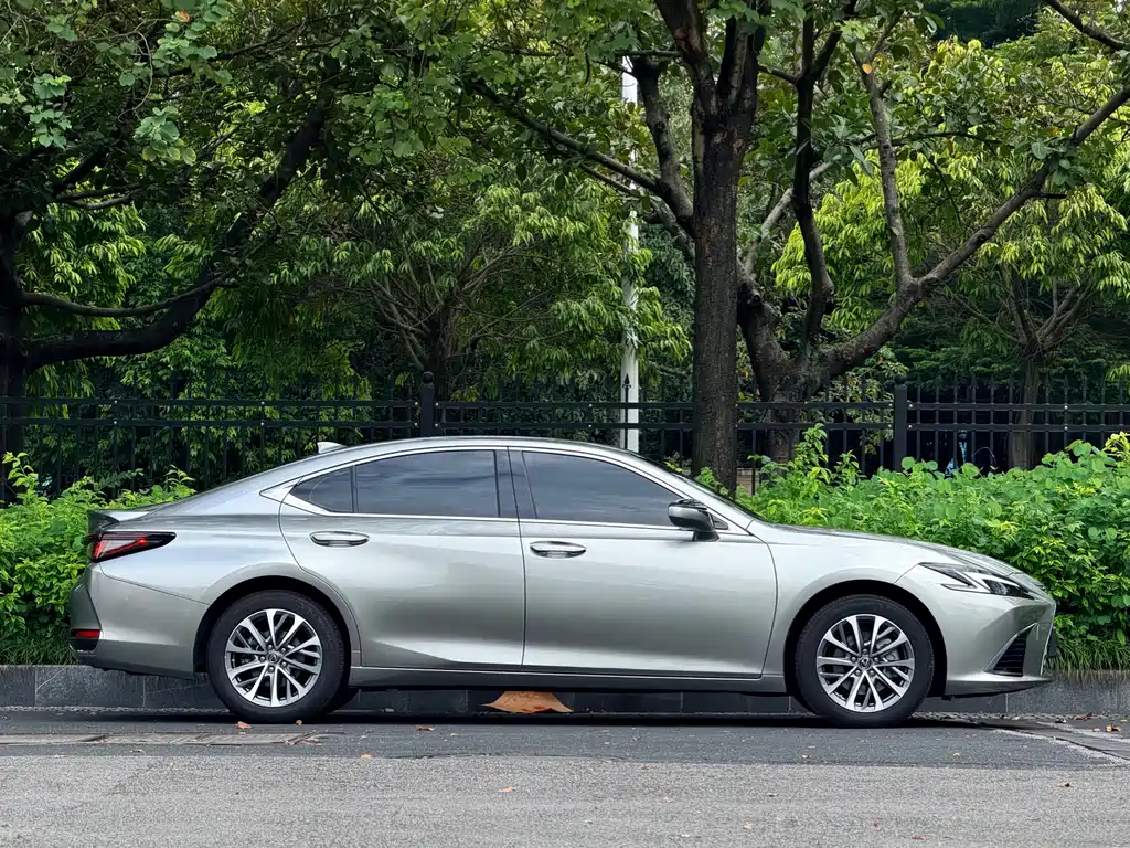 Lexus ES — миниатюра 4