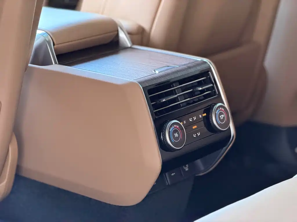 Land Rover Range Rover — миниатюра 22