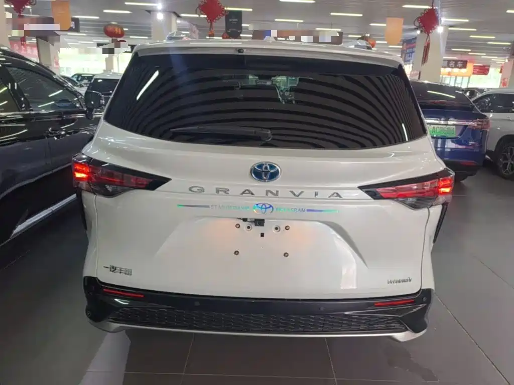 Toyota Granvia — миниатюра 6