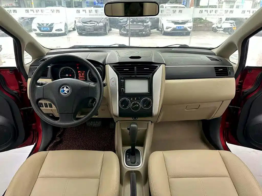 Venucia R50 2013 1.6L AT Luxury