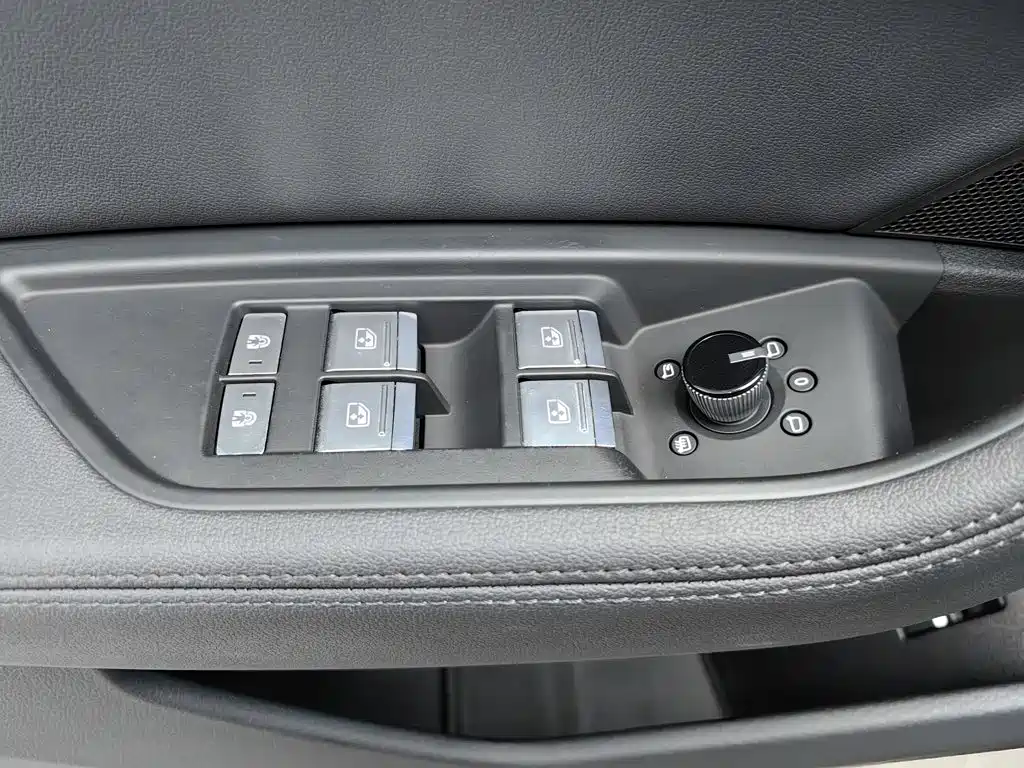 Audi e-tron (Import) — миниатюра 9