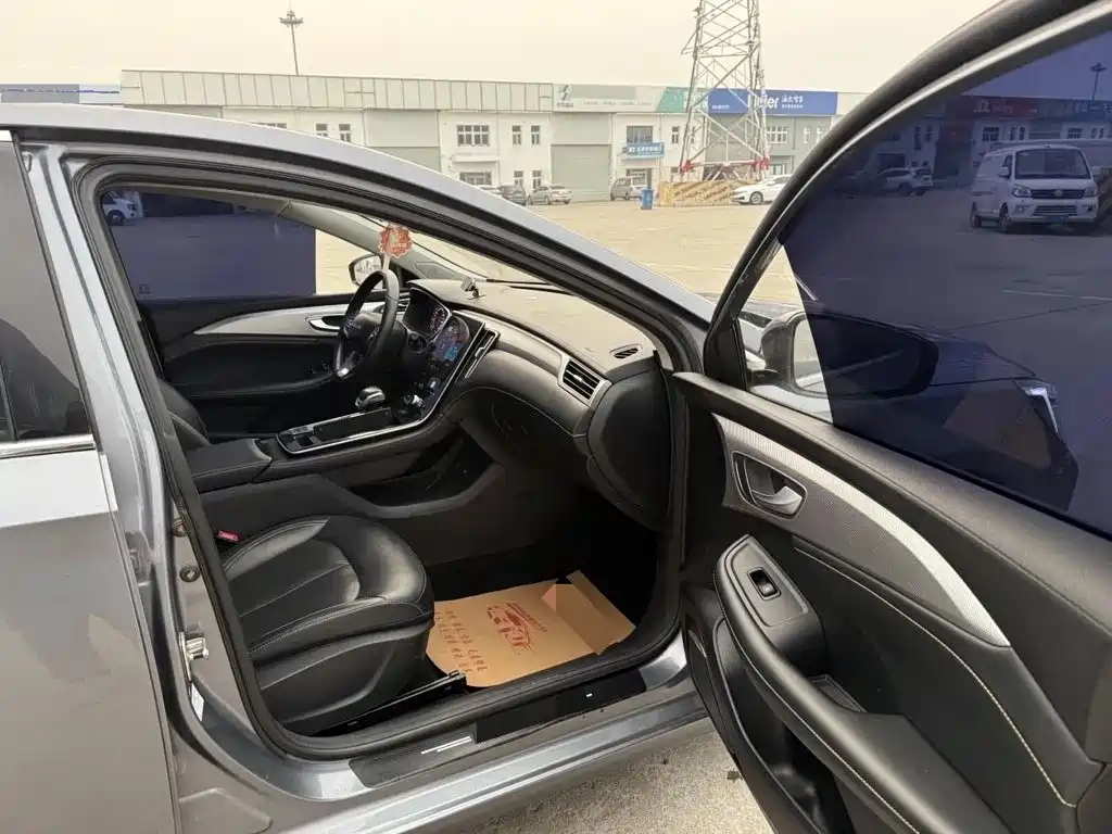 Roewe i6 MAX New Energy — миниатюра 15
