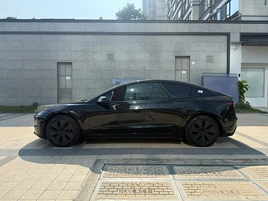 Tesla Model 3 — миниатюра 15