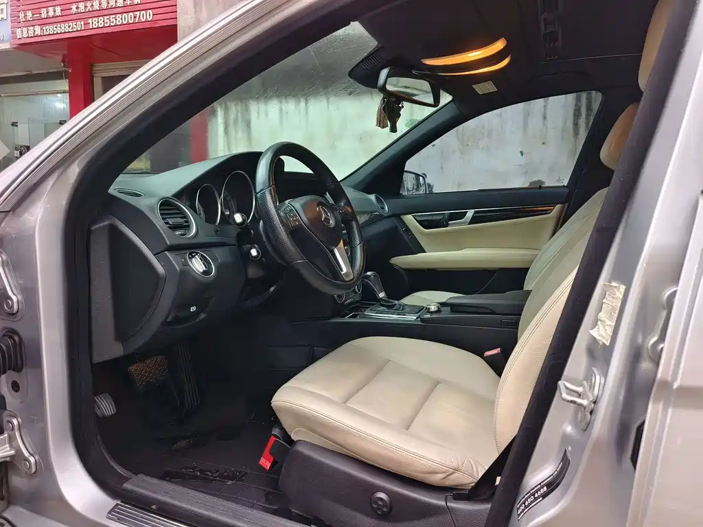 Mercedes-Benz C-Class — миниатюра 11