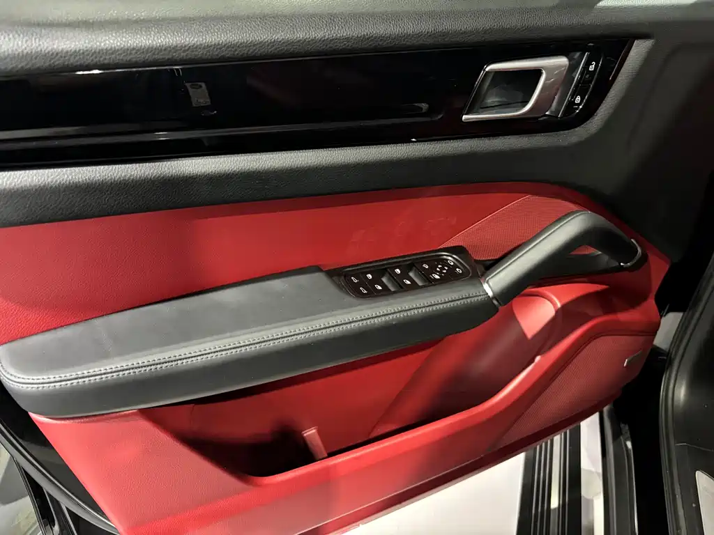 Porsche Cayenne — миниатюра 5