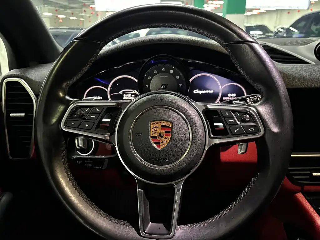 Porsche Cayenne — миниатюра 10