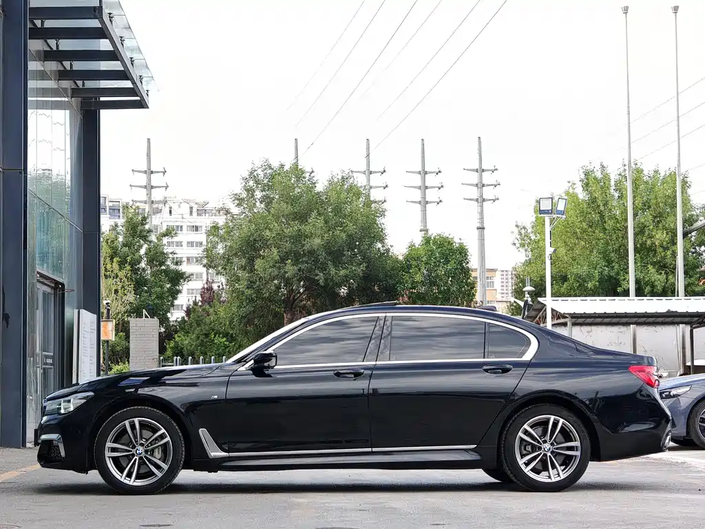 BMW 7 SERIES