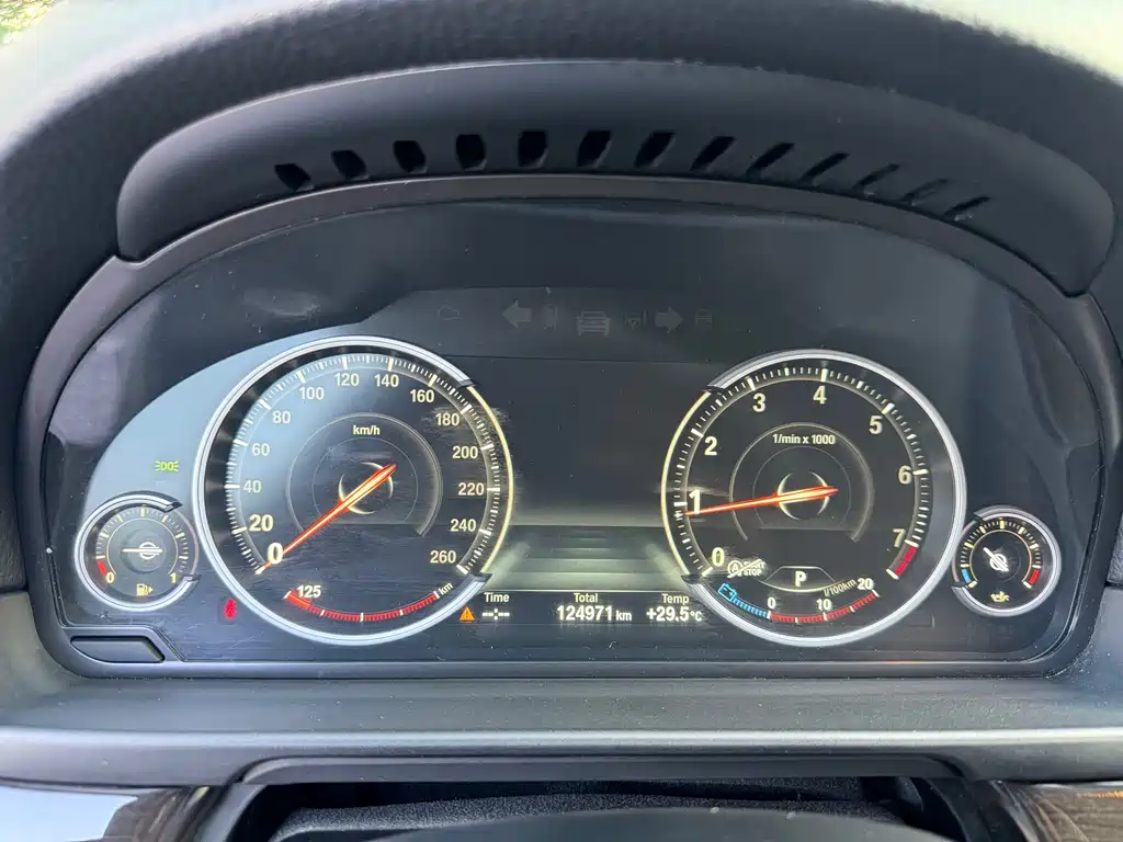 BMW 5 Series — миниатюра 21
