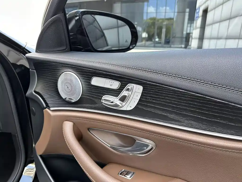Mercedes-Benz E-Class — миниатюра 30