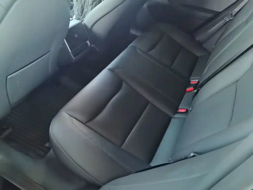 Tesla Model 3 — миниатюра 17