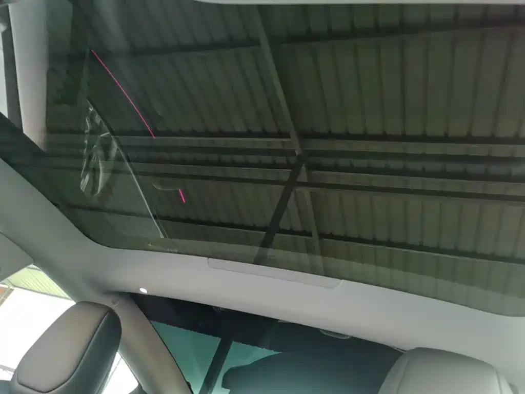 Tesla Model 3 — миниатюра 18