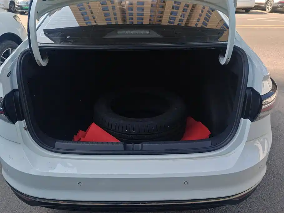 Volkswagen Lavida — миниатюра 4