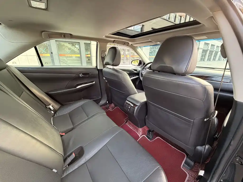 Toyota Camry — миниатюра 12
