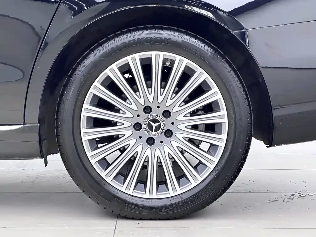 Mercedes-Benz E-Class — миниатюра 16