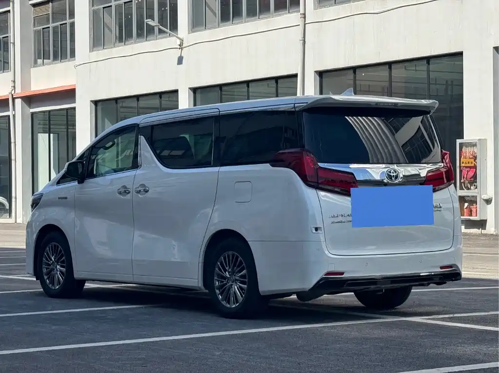 Toyota Alphard — миниатюра 5