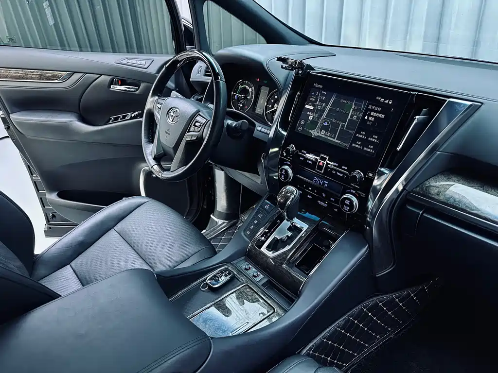 Toyota Alphard — миниатюра 14