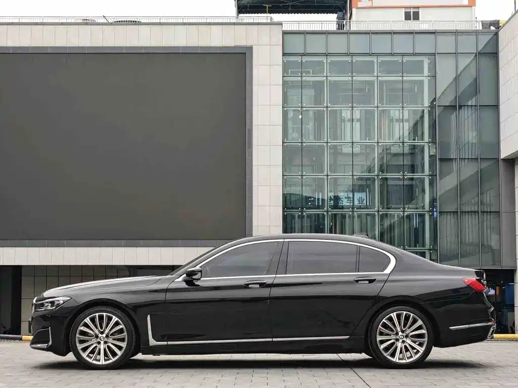 BMW 7 Series — миниатюра 4