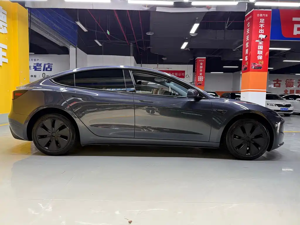 Tesla Model 3 — миниатюра 4