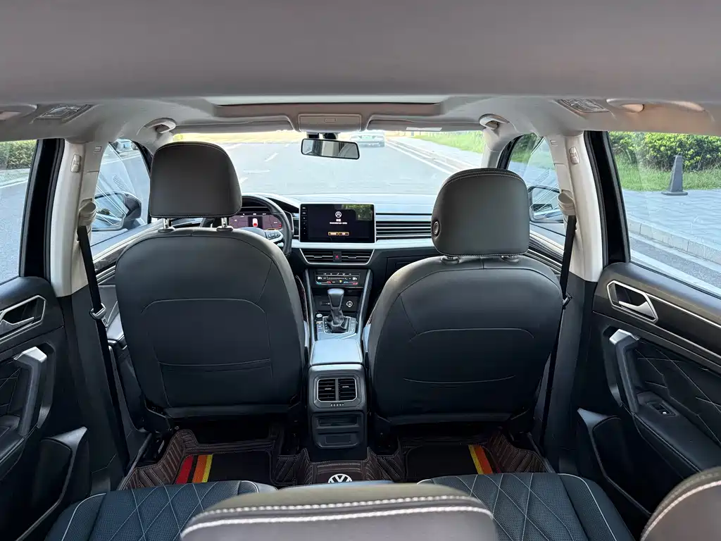 Volkswagen Tiguan L — миниатюра 17