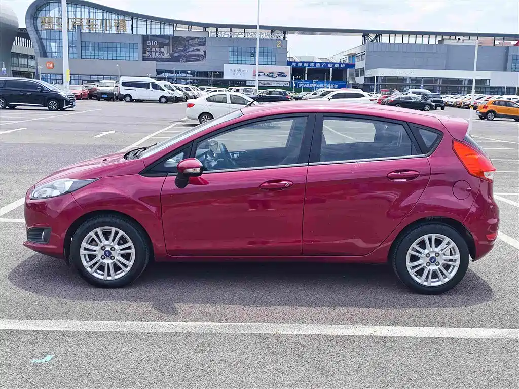 Ford Fiesta 2013 1.5L AT Fashion