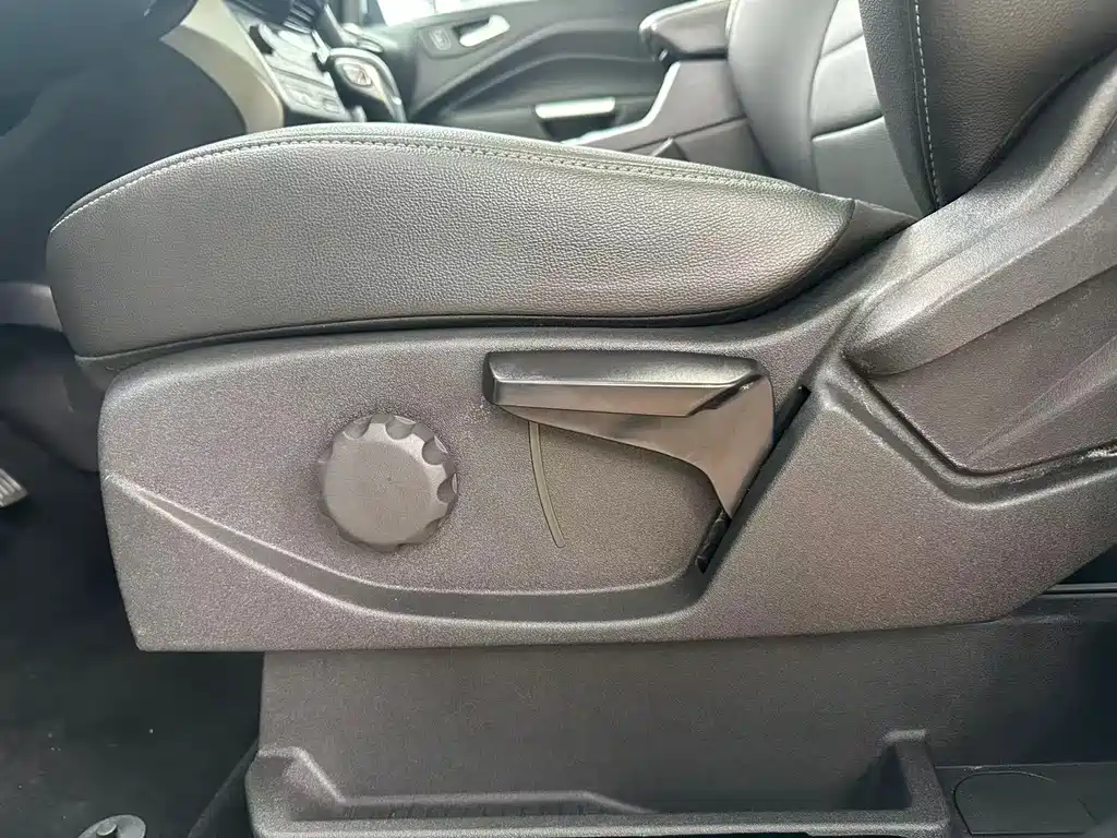 Ford Kuga — миниатюра 16