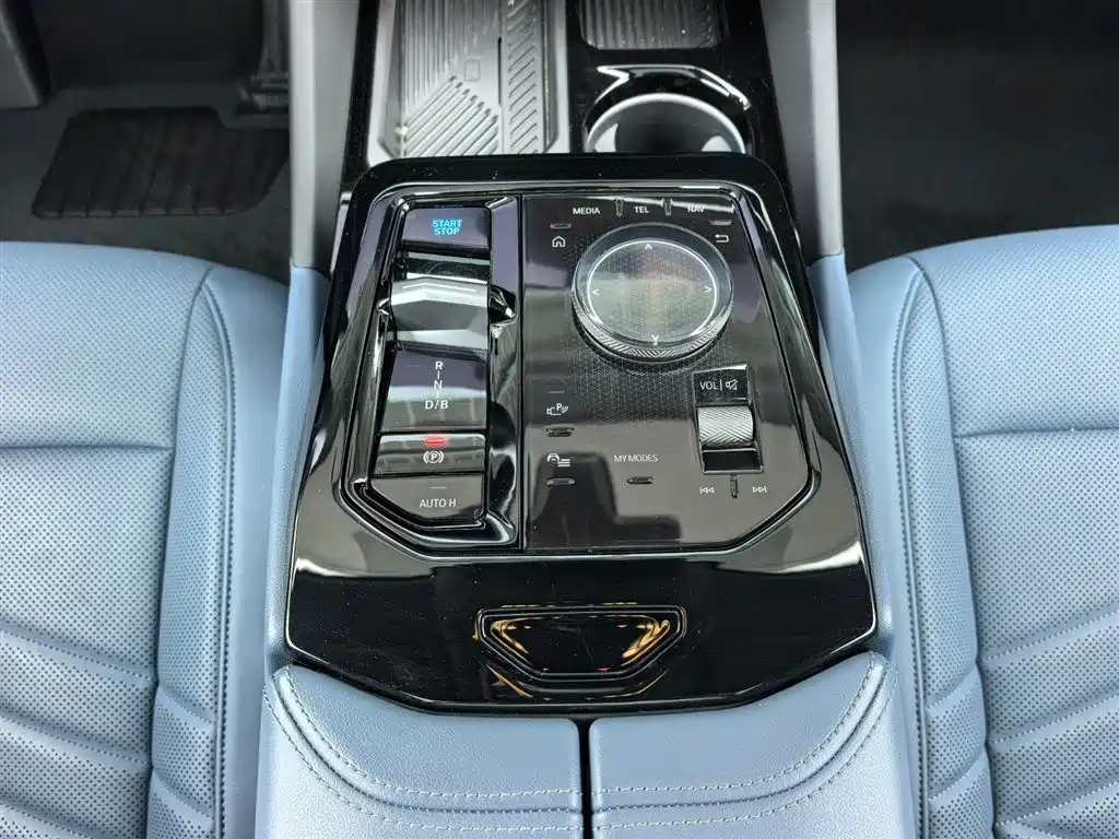 BMW i5 — миниатюра 11