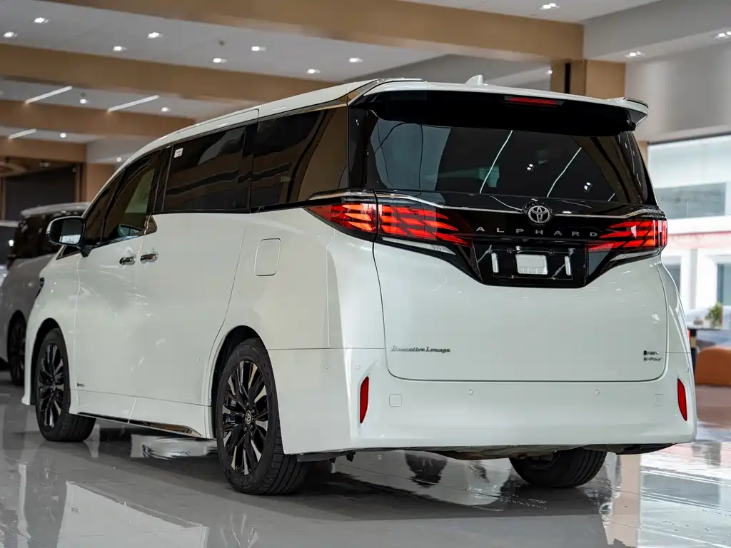 Toyota Alphard — миниатюра 13