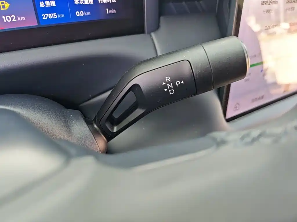 Lynk & Co Рука 900. — миниатюра 14