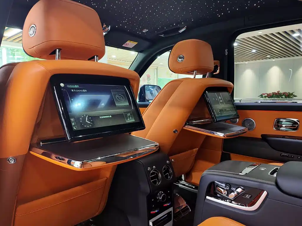 Rolls-Royce Cullinan 2024 мест