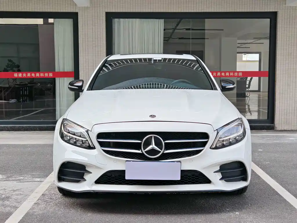 Mercedes-Benz C-Class — миниатюра 2