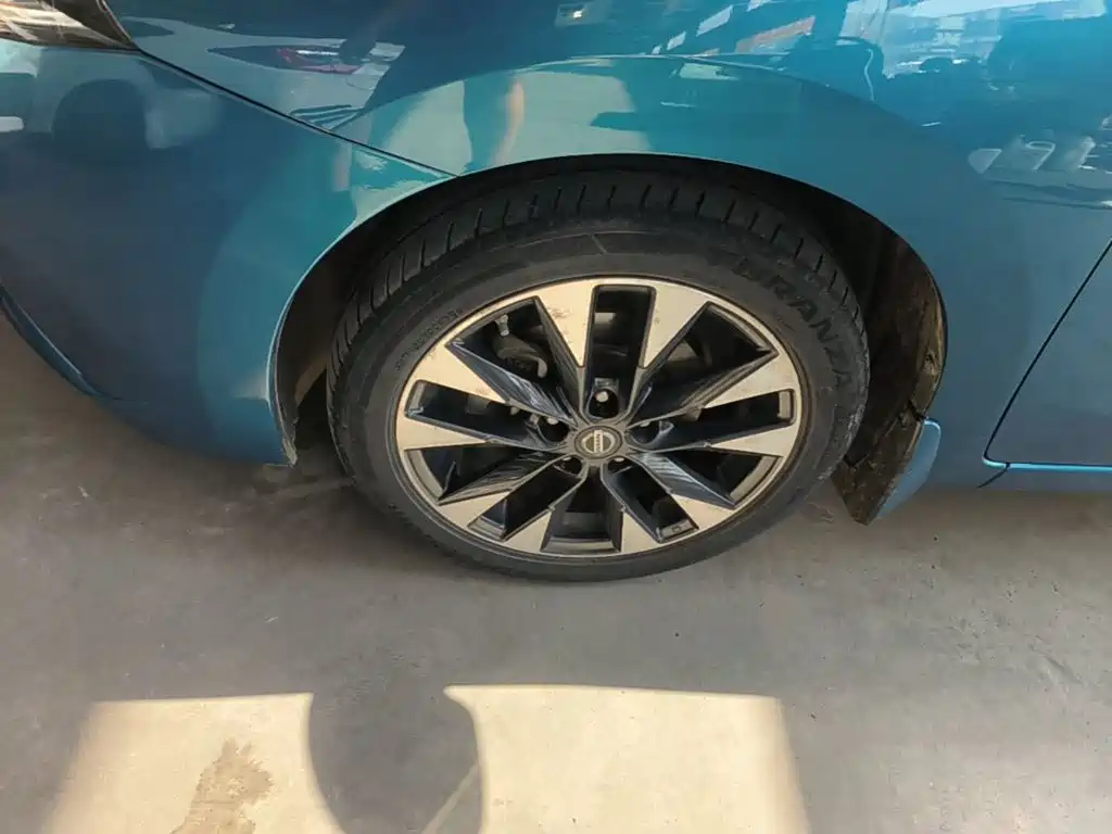 Nissan Bluebird — миниатюра 23
