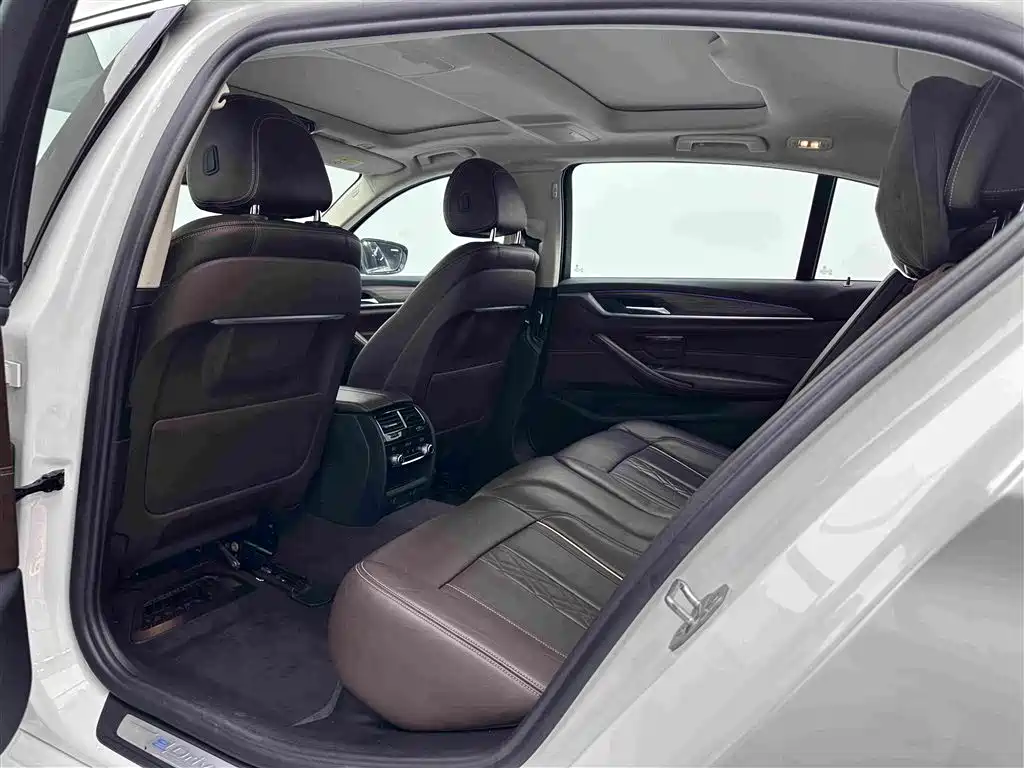 BMW 5 Series New Energy — миниатюра 21