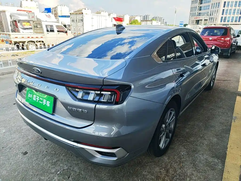 Ford Mondeo — миниатюра 7