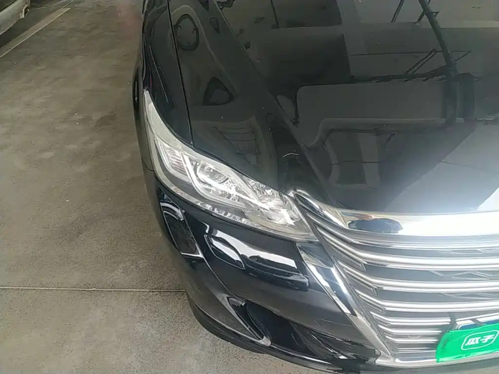 Toyota Crown — миниатюра 8