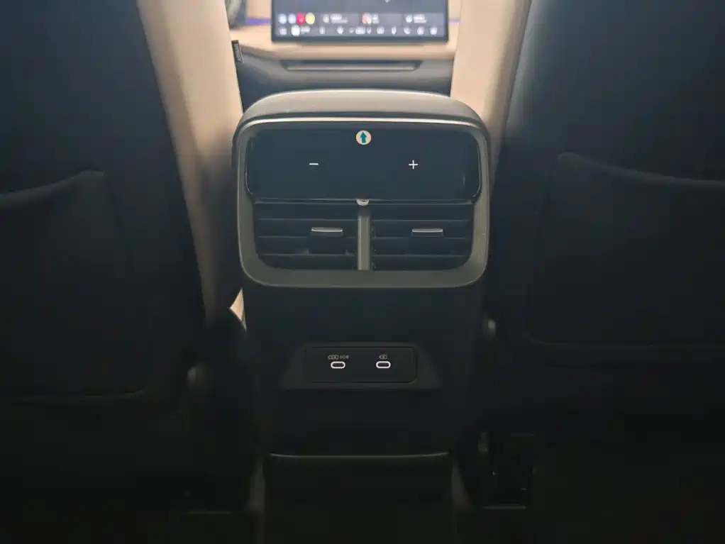 Volvo XC70 PHEV — миниатюра 22