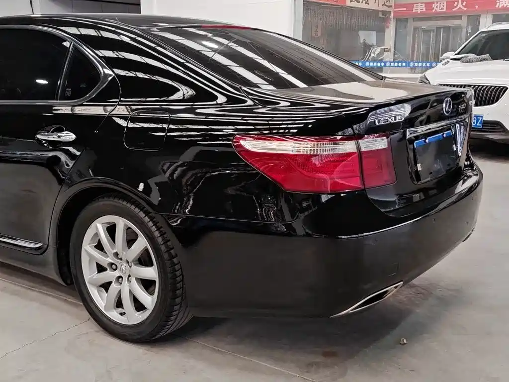 Lexus LS — миниатюра 5