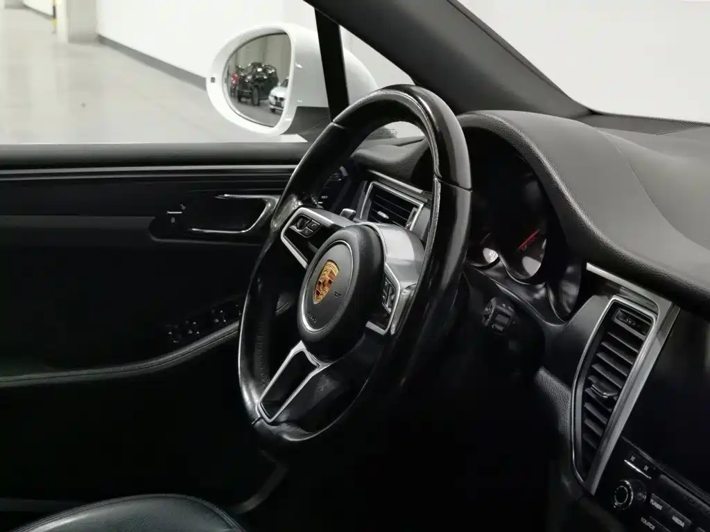 Porsche Macan — миниатюра 22