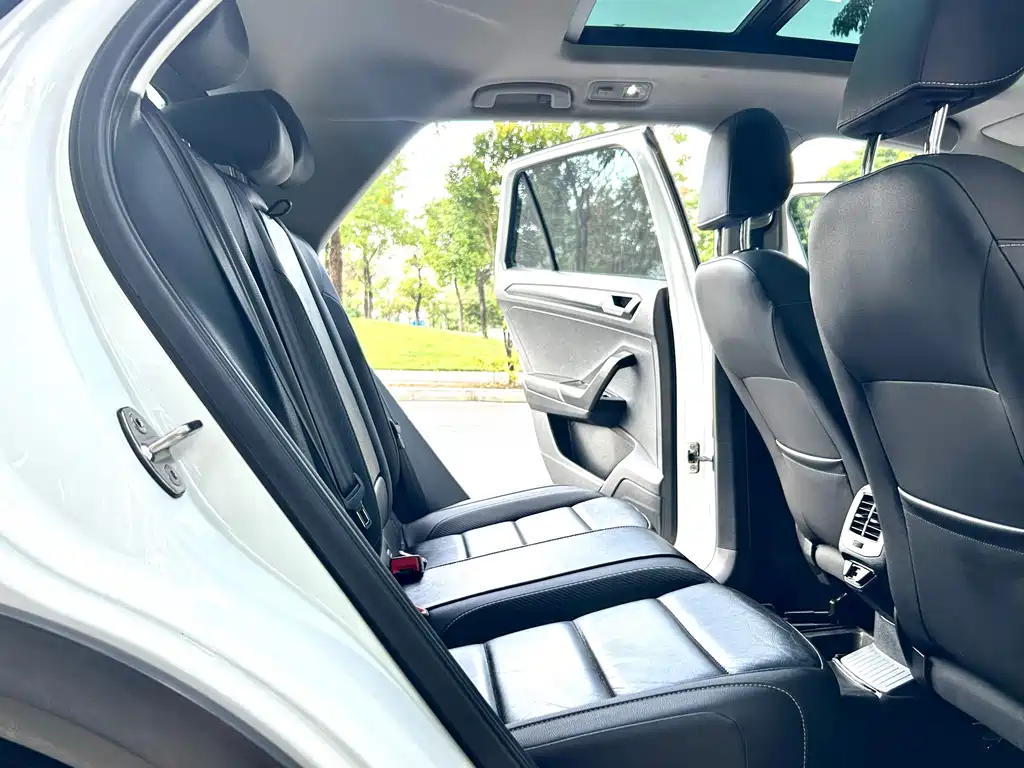 Volkswagen T-Roc — миниатюра 13