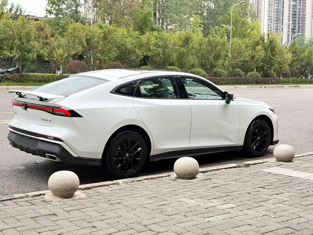Changan UNI-V — миниатюра 3