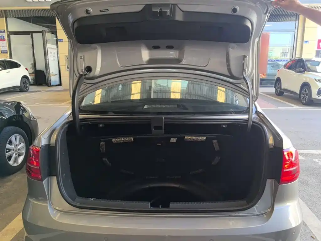 Volkswagen Sagitar — миниатюра 19