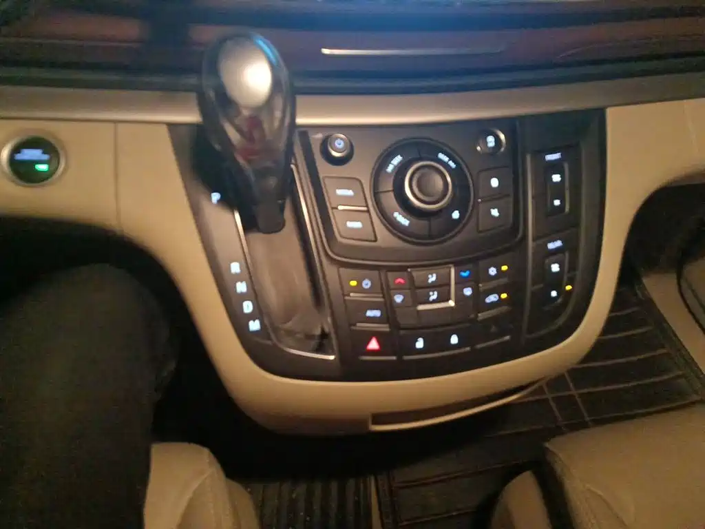 Buick GL8 — миниатюра 10