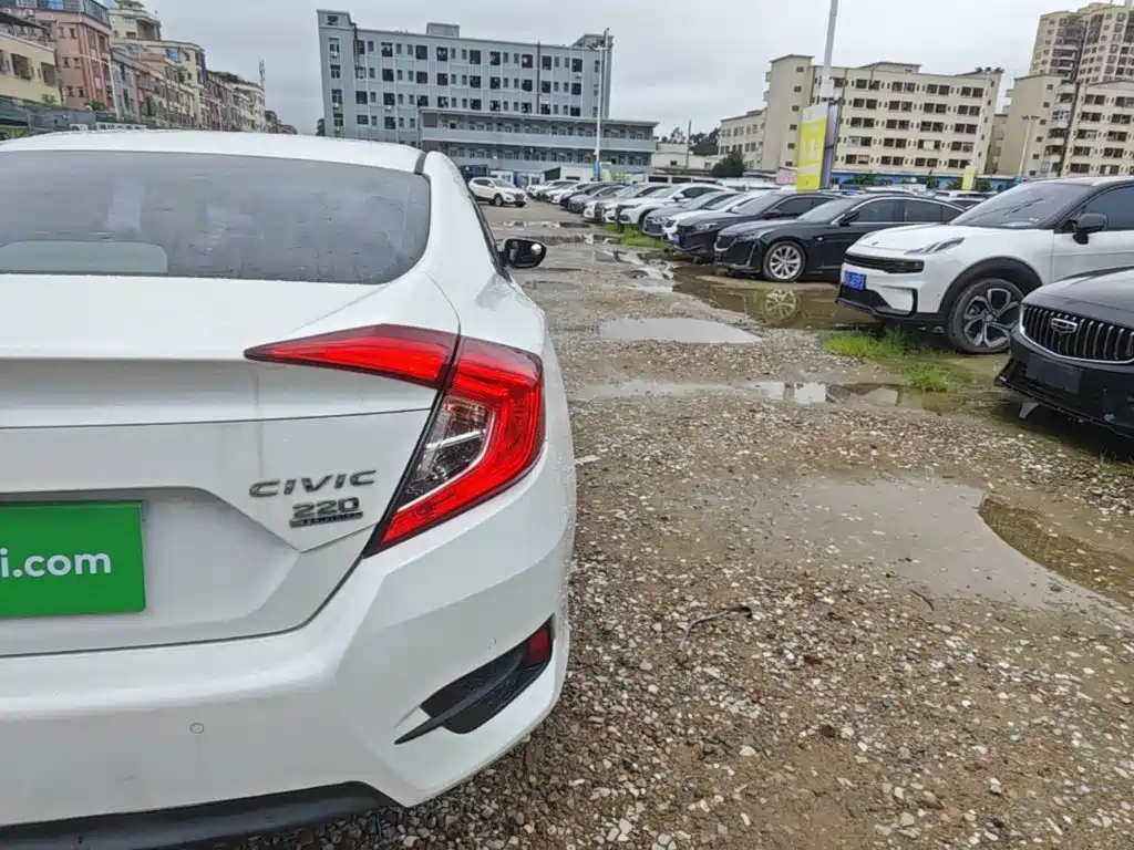 Honda Civic — миниатюра 8