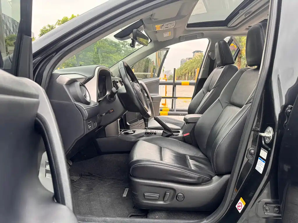 Toyota RAV4 — миниатюра 4