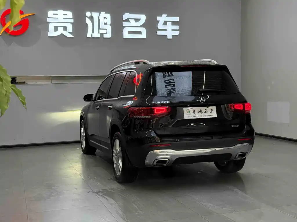 MERCEDES-BENZ GLB