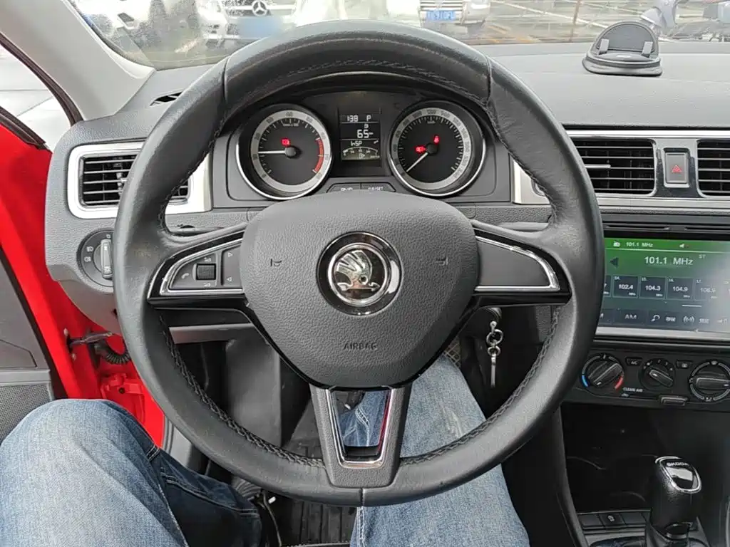 Skoda Rapid Spaceback — миниатюра 11