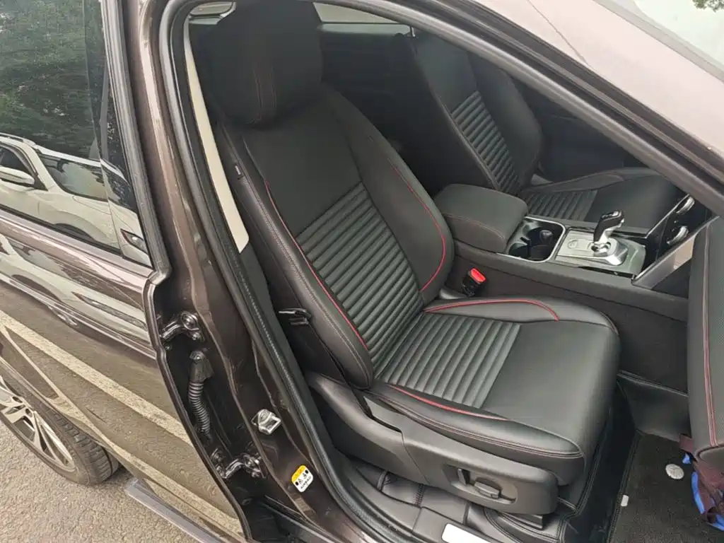 Land Rover Discovery Sport — миниатюра 25